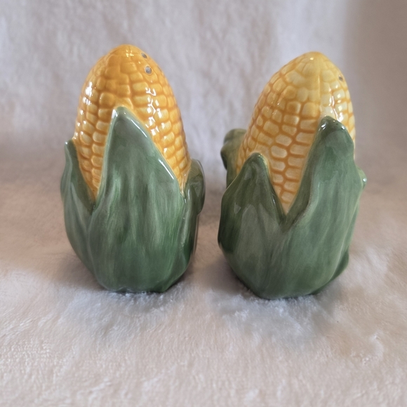 Half Shucked Corn On the Cob Salt and Pepper Shakers Ceramic - Picture 4 of 8